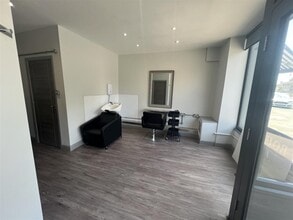 20 Town End, Golcar to rent Interior Photo- Image 2 of 3