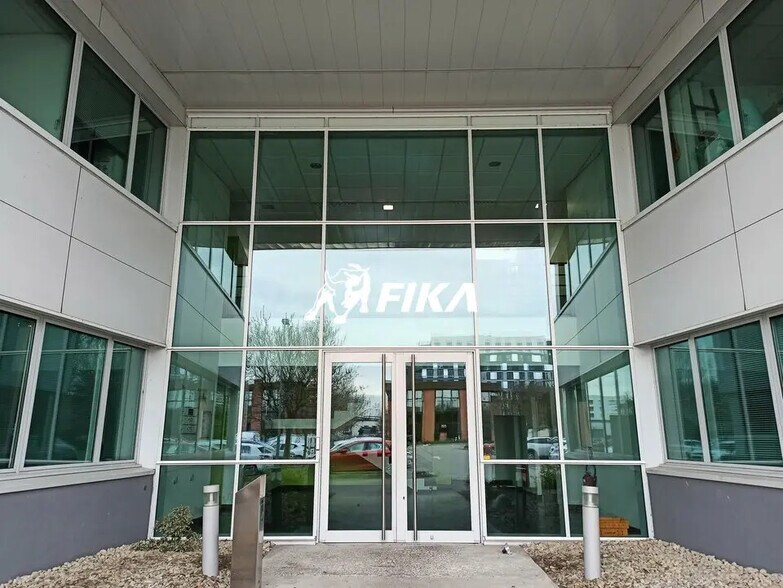 Office in Labège to rent - Primary Photo - Image 1 of 6