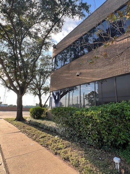 11011 Jones Rd, Houston, TX for sale - Building Photo - Image 3 of 5