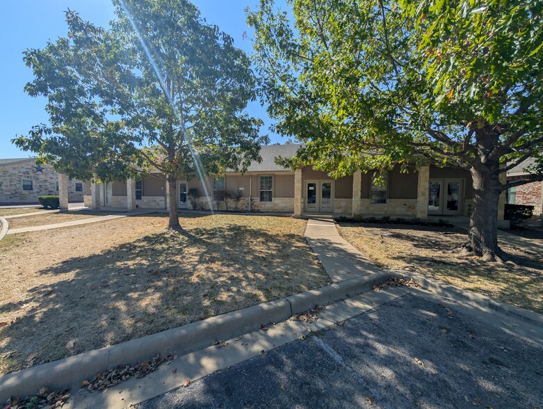 3000 Joe DiMaggio - Blvd, Round Rock, TX for rent - Building Photo - Image 3 of 5