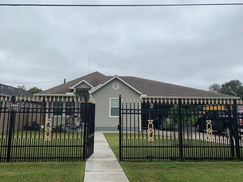 1620 Lone Oak Rd, Houston, TX for sale - Primary Photo - Image 1 of 3