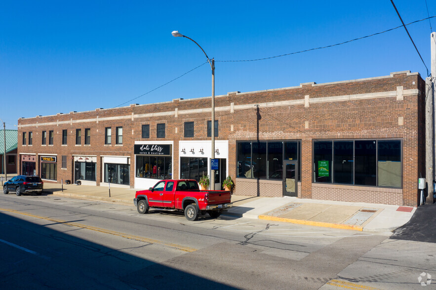 140 W Wood St, Decatur, IL for rent - Building Photo - Image 1 of 5