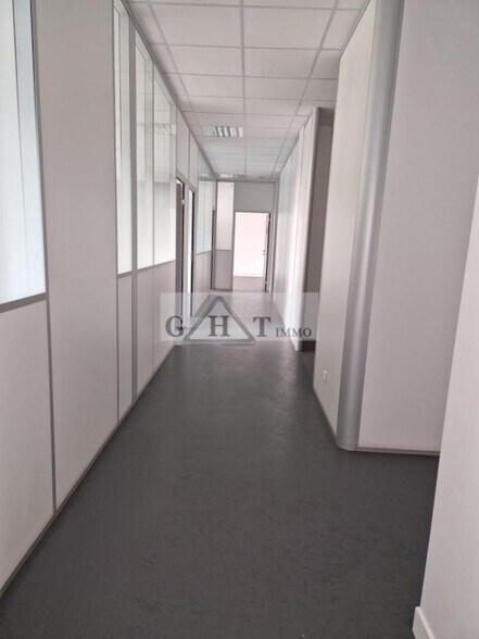 Office in Pantin to rent - Interior Photo - Image 3 of 6