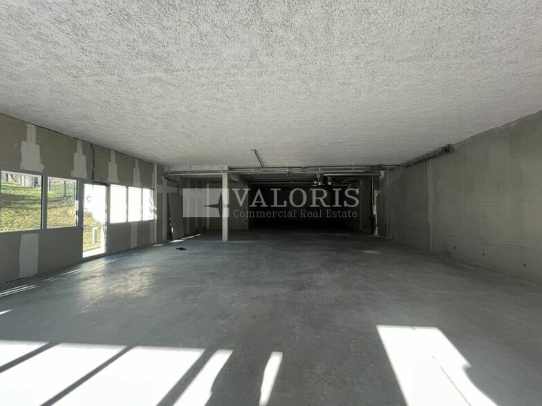 Light Industrial in Lissieu for sale - Interior Photo - Image 3 of 5
