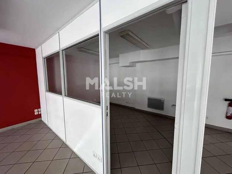 Retail in Lyon to rent - Interior Photo - Image 3 of 9