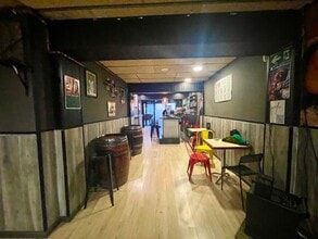 Retail in Barcelona, Barcelona to rent Interior Photo- Image 2 of 23