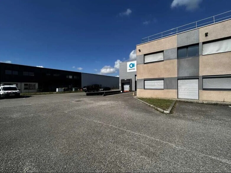 8-12 Impasse Du Rhône, Corbas to rent - Building Photo - Image 3 of 16