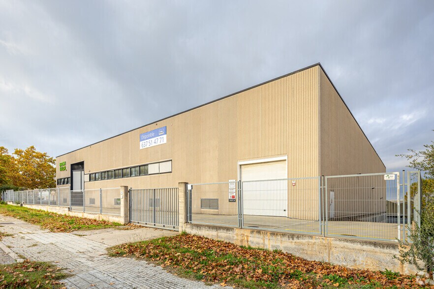 Carrer de Ramon Farguell, 51-53, Manresa, Barcelona for sale - Building Photo - Image 3 of 8