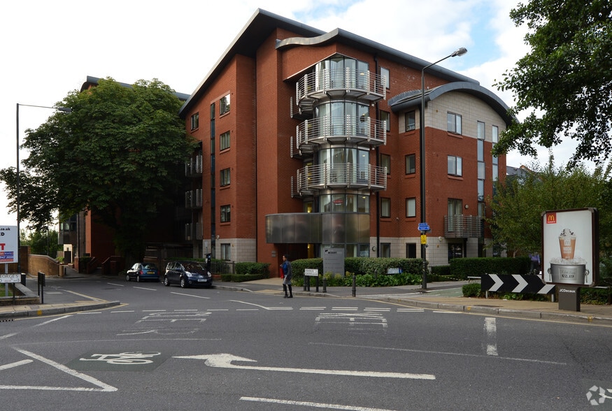 7 Francis Grove, London to rent - Primary Photo - Image 1 of 36