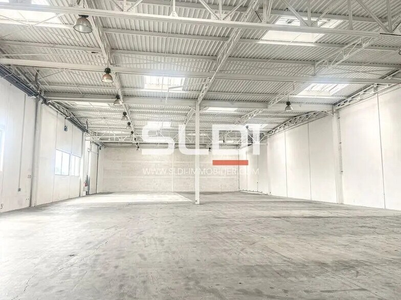 Light Industrial in Saint-Priest to rent - Interior Photo - Image 3 of 5