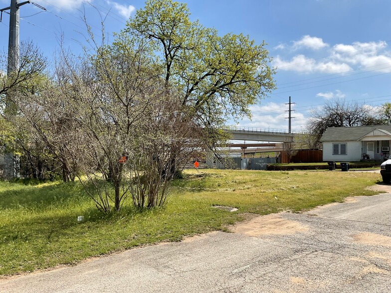 1515 E Peach, Fort Worth, TX for sale - Building Photo - Image 3 of 9