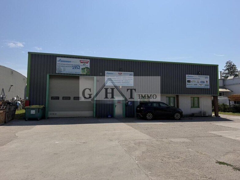 Industrial in Le Plessis Pate for sale - Building Photo - Image 1 of 10