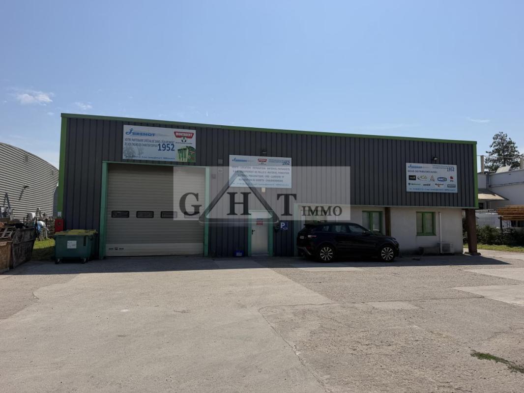 Industrial in Le Plessis Pate for sale Building Photo- Image 1 of 11
