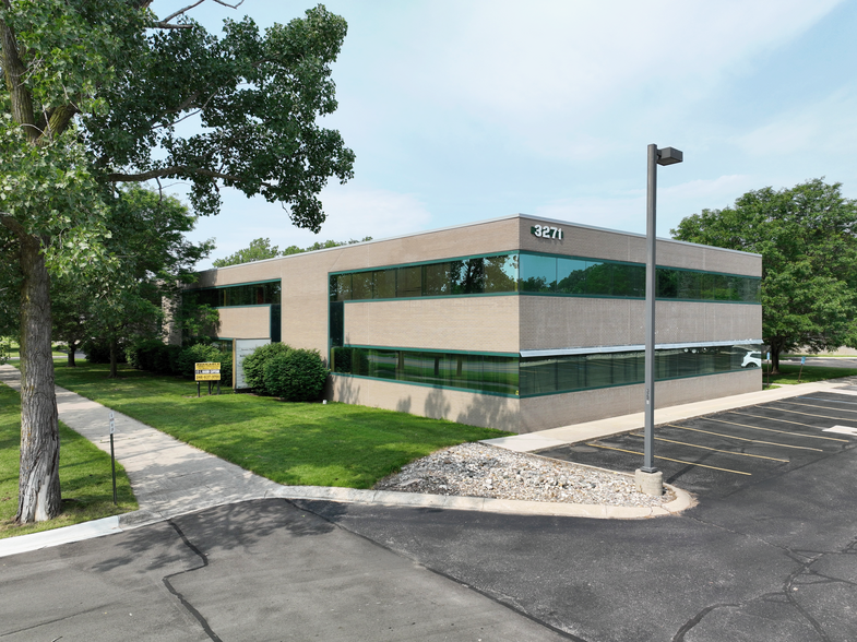 3271 Five Points Dr, Auburn Hills, MI for sale - Building Photo - Image 1 of 1