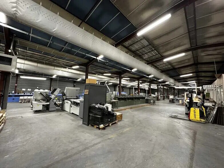 Light Industrial in Bron for sale - Interior Photo - Image 2 of 4