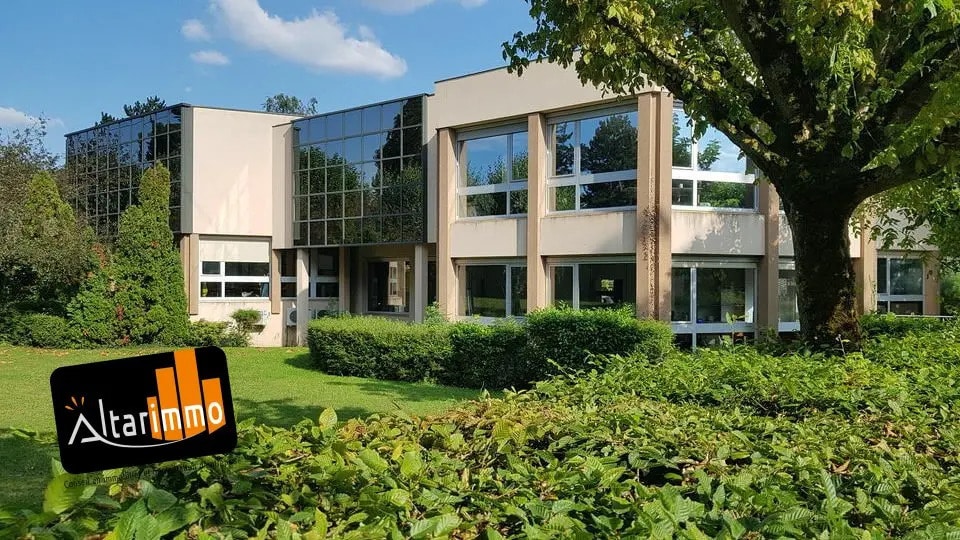 Vente Bureaux 1 300 m² - Photo 1