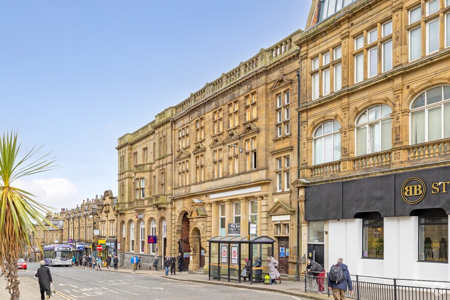 Queen St, Morley to rent - Building Photo - Image 2 of 2