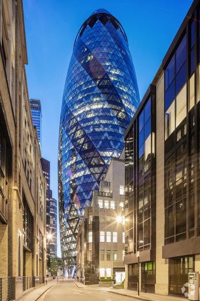 30 St Mary Axe, London to rent - Building Photo - Image 2 of 14