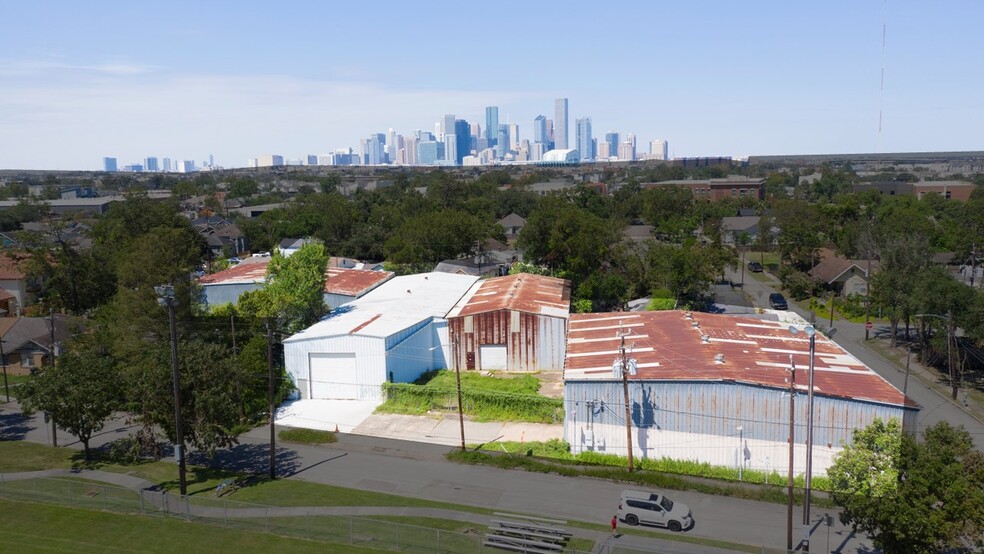 215 N Jenkins St, Houston, TX for rent - Building Photo - Image 1 of 7