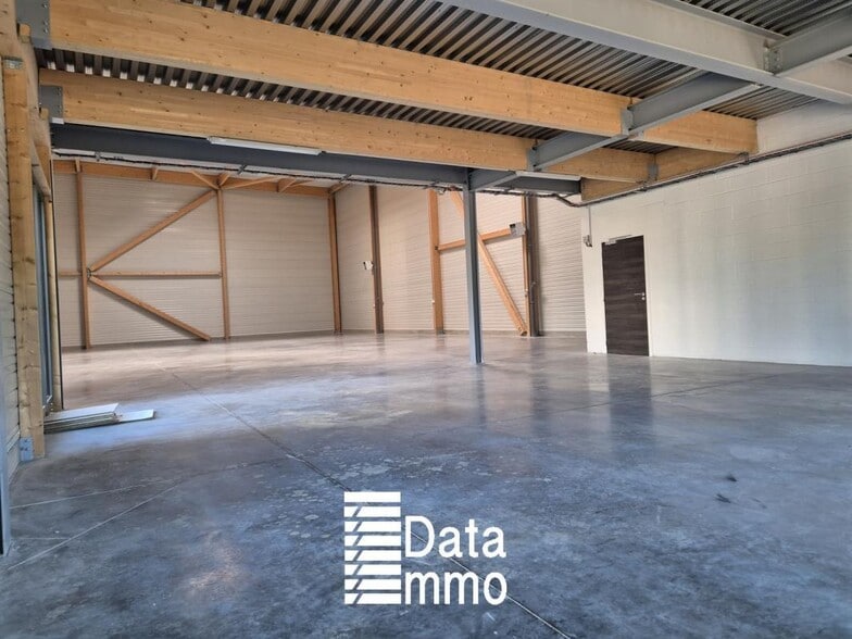 Industrial in Courtry to rent - Building Photo - Image 3 of 10