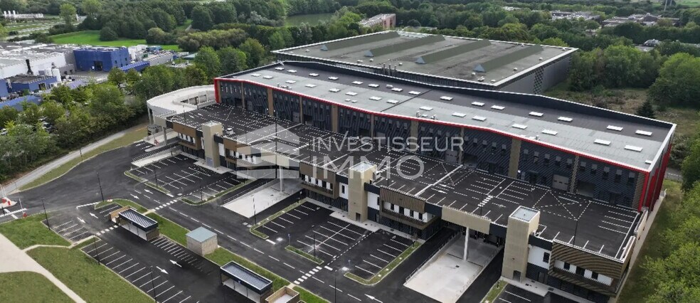 Light Industrial in Élancourt to rent - Aerial - Image 1 of 5