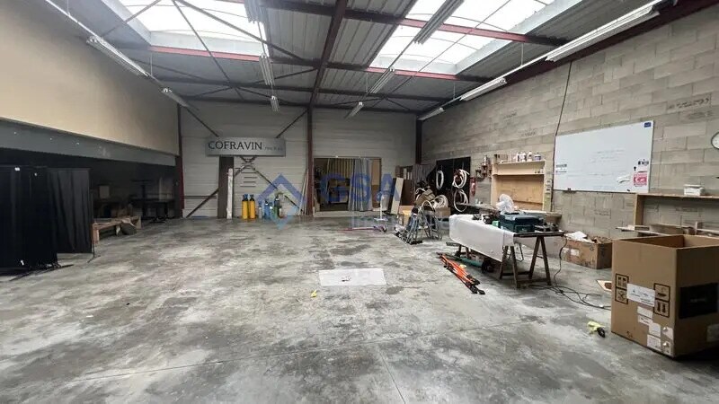 Office in Bondoufle to rent - Interior Photo - Image 1 of 6