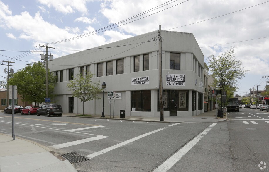 2-4 W Main St, Bay Shore, NY for sale - Building Photo - Image 2 of 9