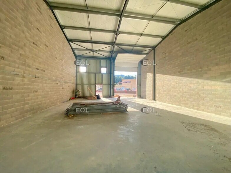 Light Industrial in Peypin for sale - Interior Photo - Image 1 of 2
