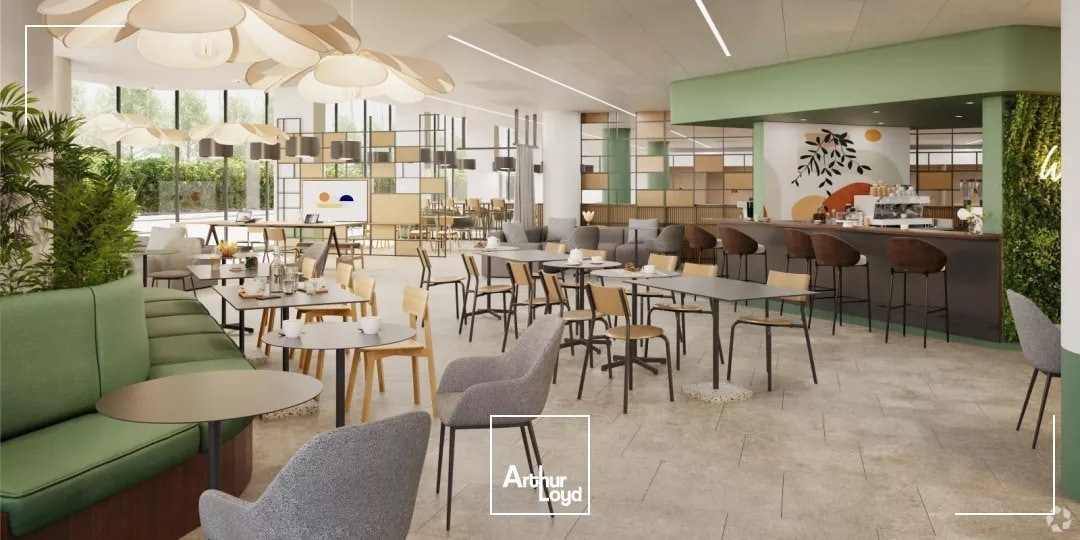 Office in Montigny-le-Bretonneux to rent Interior Photo- Image 1 of 7