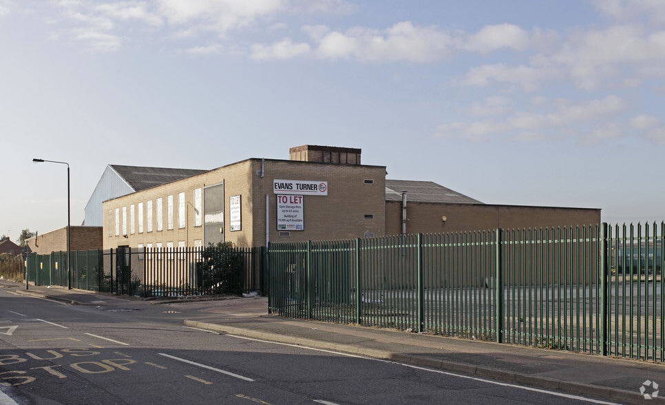 188-200 Manor Rd, Erith to rent - Primary Photo - Image 1 of 5