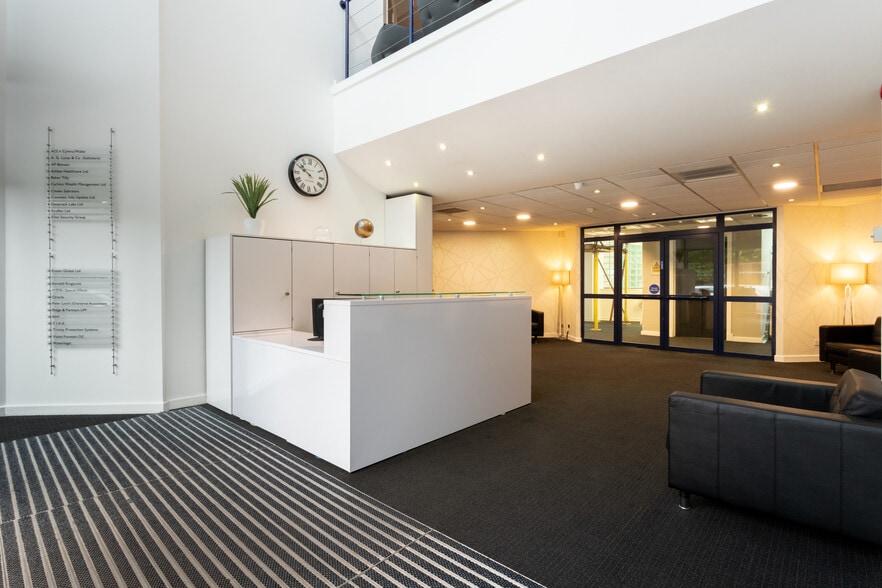 Malthouse Ave, Cardiff to rent - Interior Photo - Image 2 of 10