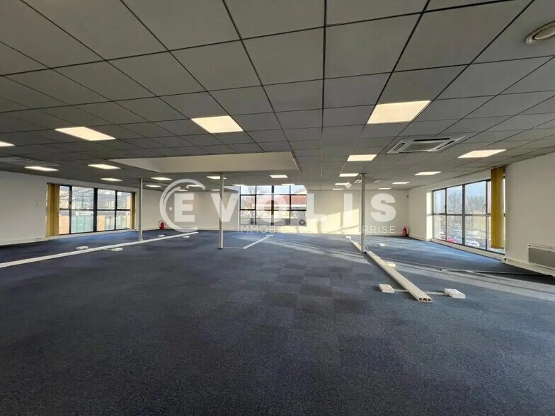 Office in Limas for sale - Interior Photo - Image 3 of 5