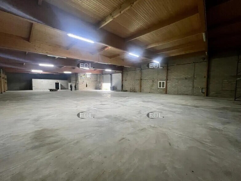 Light Industrial in Villeneuve-sous-Dammartin for sale - Interior Photo - Image 1 of 6