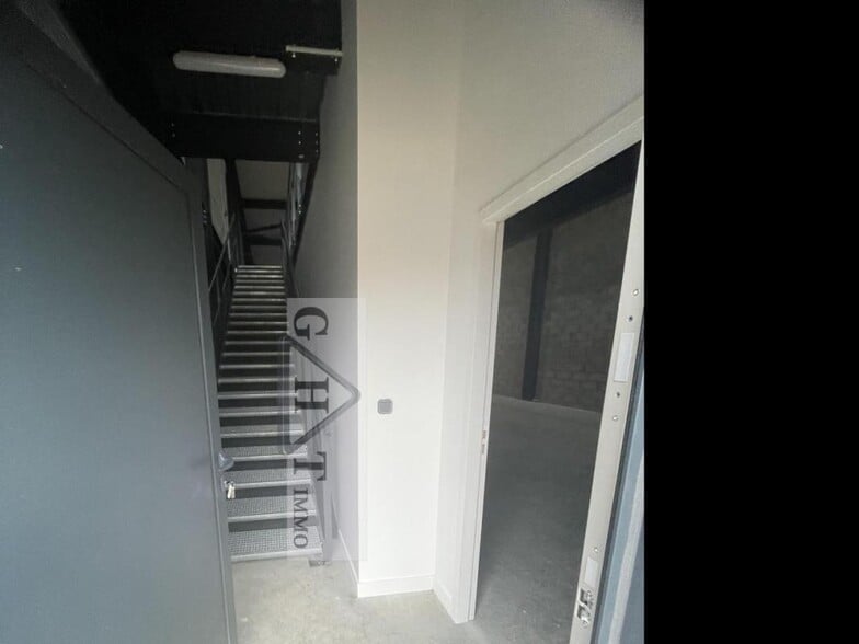 Industrial in Ennery to rent - Interior Photo - Image 1 of 5