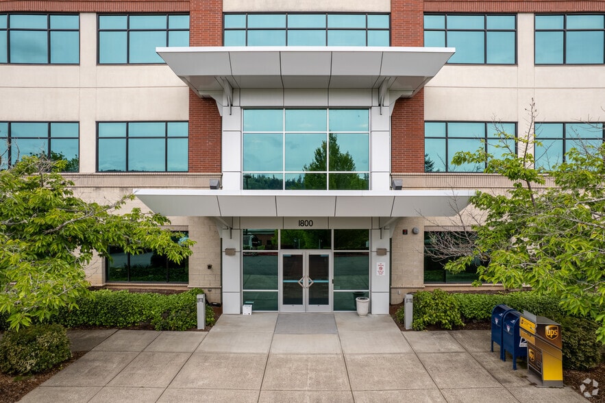 1800 Blankenship Rd, West Linn, OR for rent - Building Photo - Image 3 of 5