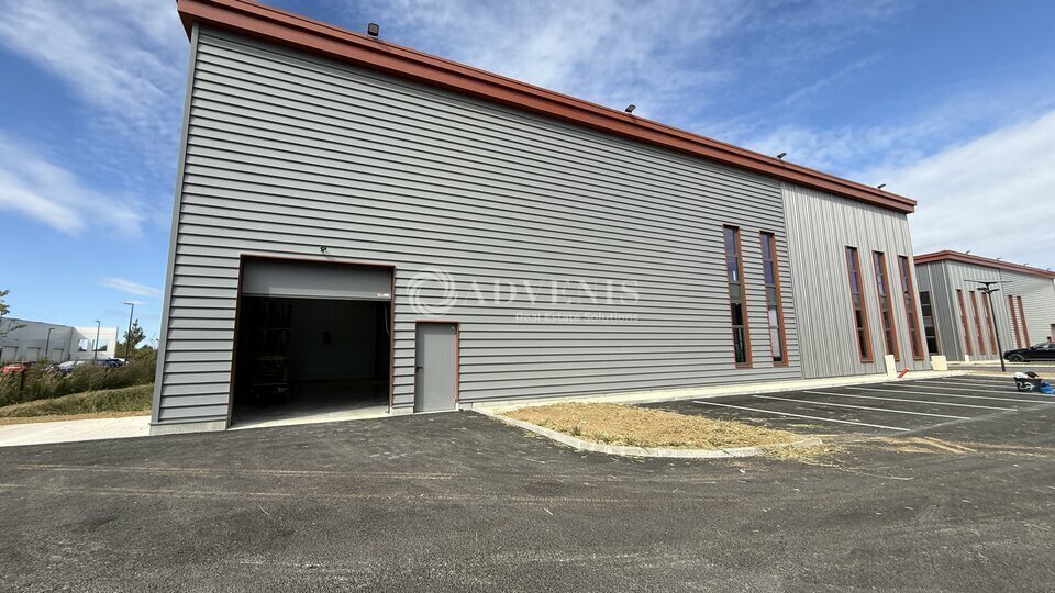 Light Industrial in Serris to rent - Building Photo - Image 2 of 8