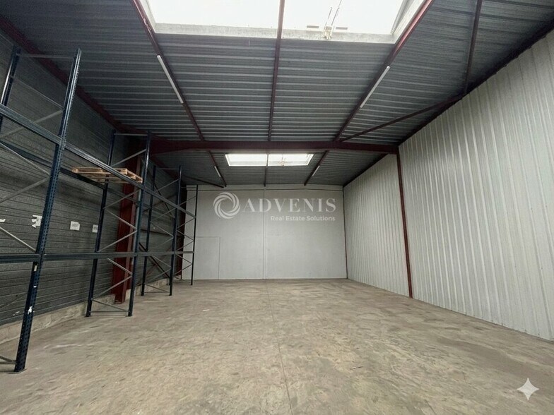 Light Industrial in Neuilly-Plaisance to rent - Interior Photo - Image 2 of 5