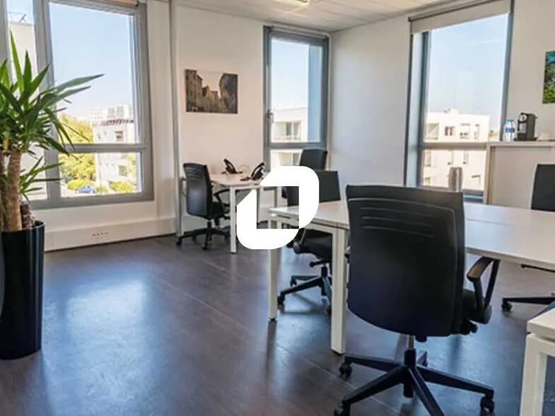 Office in Bordeaux to rent - Interior Photo - Image 2 of 6