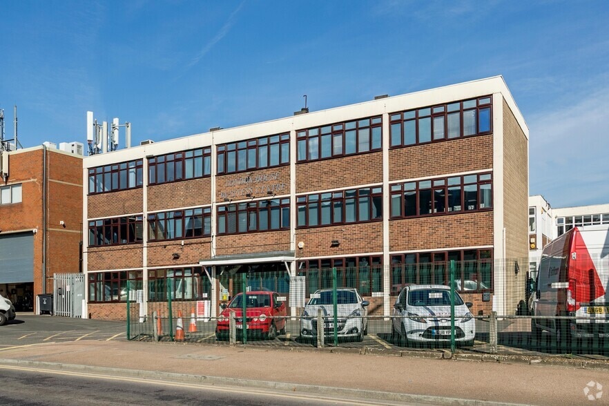Thames Rd, Crayford to rent - Building Photo - Image 2 of 3
