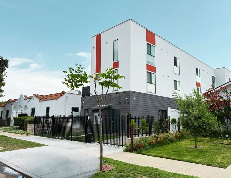 1814 W 36th St, Los Angeles, CA for sale - Building Photo - Image 1 of 1