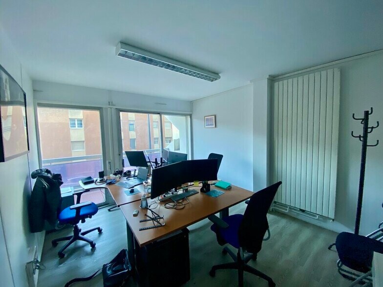 Office in Marseille for sale - Interior Photo - Image 2 of 9