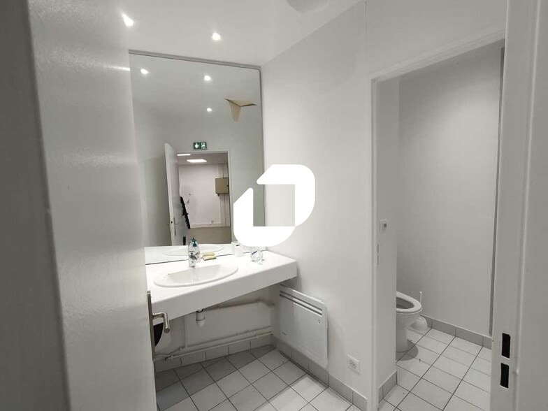 Office in Vélizy-Villacoublay to rent - Interior Photo - Image 3 of 8