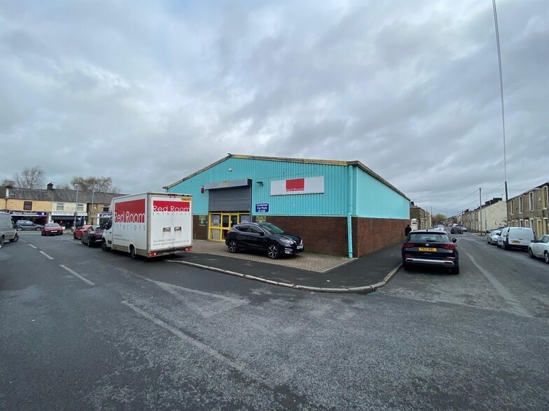 Oak St, Accrington to rent - Building Photo - Image 1 of 7