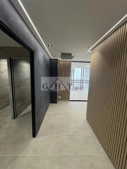 Office in Maisons-Alfort to rent - Interior Photo - Image 2 of 4