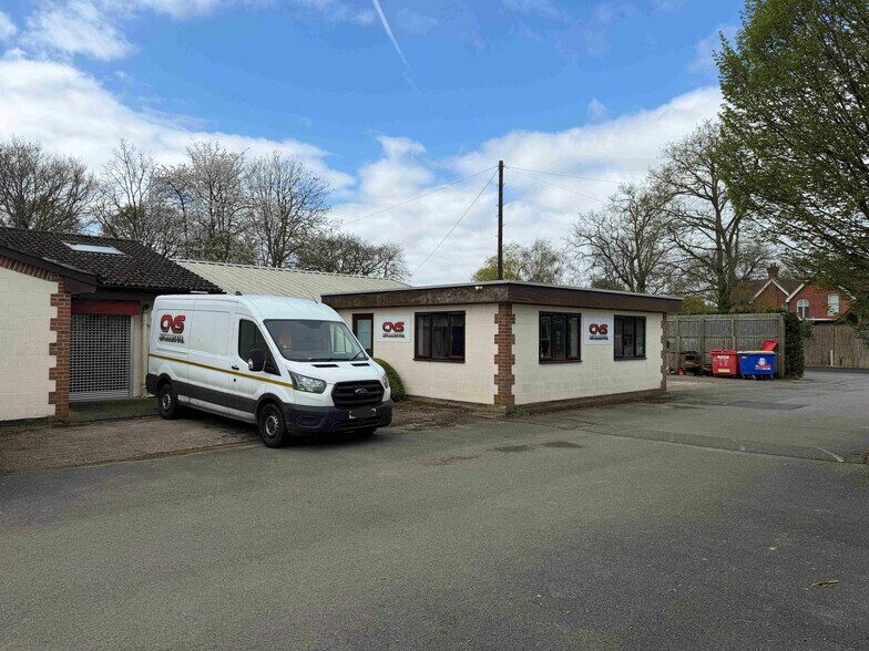 Calcot Ln, Curdridge to rent - Building Photo - Image 2 of 9