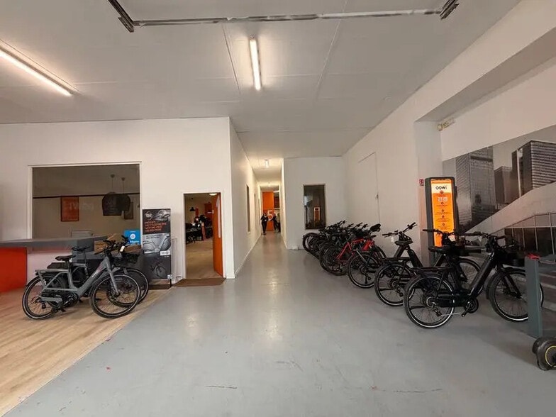 Light Industrial in Lyon for sale - Interior Photo - Image 3 of 11