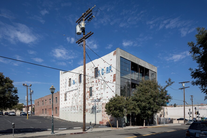 759 N Spring St, Los Angeles, CA for rent - Building Photo - Image 2 of 24