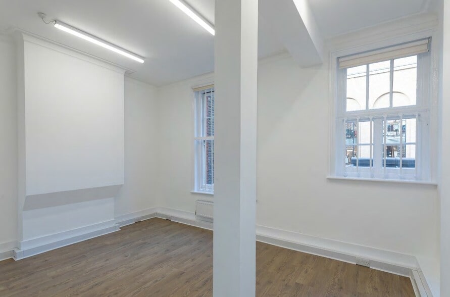 116 Long Acre, London to rent - Interior Photo - Image 3 of 8