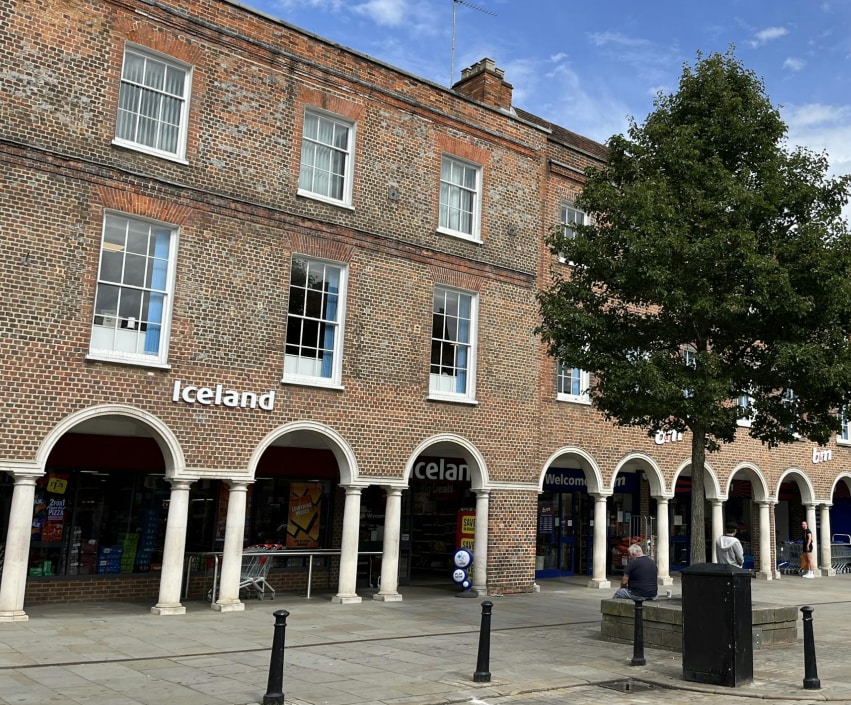 9-10 High St, High Wycombe to rent Building Photo- Image 1 of 1