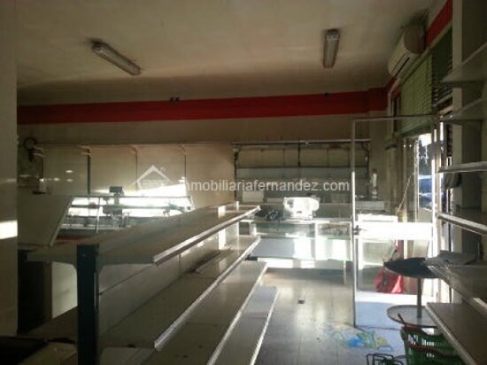 Retail in Cáceres, Cáceres to rent Primary Photo- Image 1 of 8